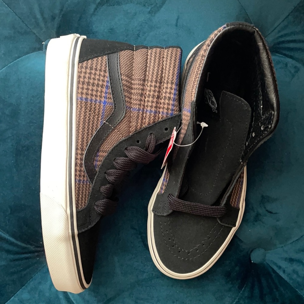 BRAND NEW VANS